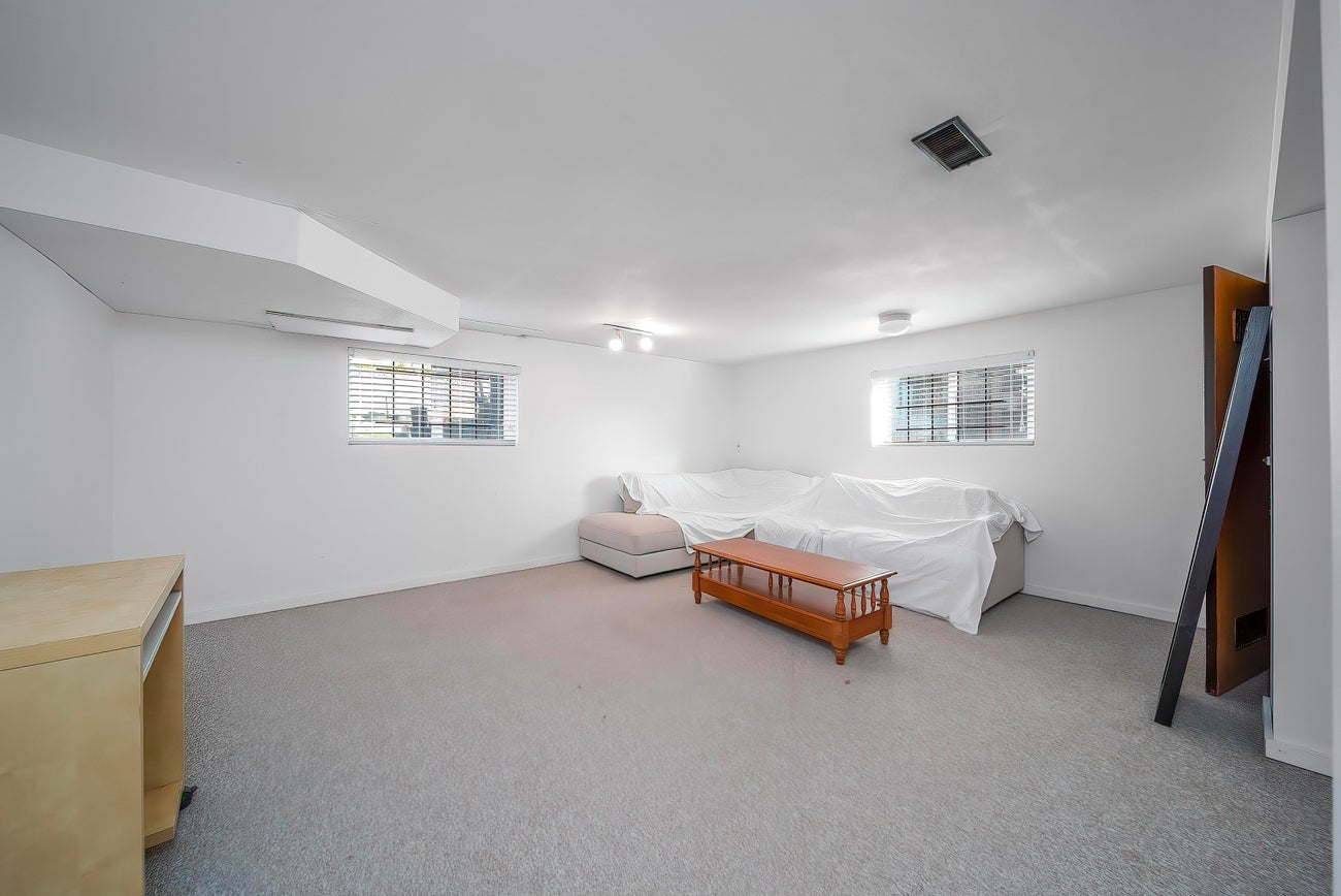 915 Walls Avenue - Maillardville Single Family Residence for Sale, 3 Bedrooms (R3093309)# - 6