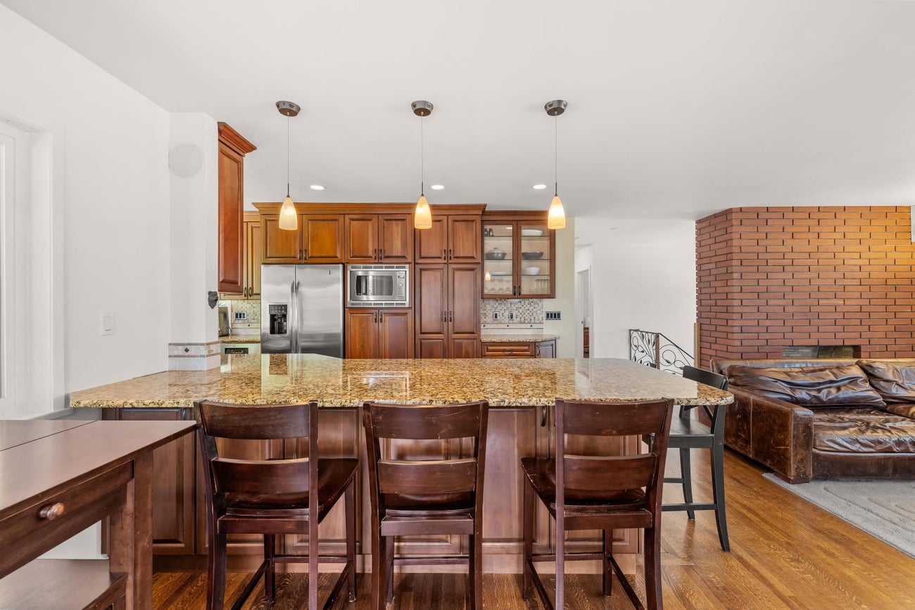 525 Appian Way - Coquitlam West Single Family Residence for Sale, 3 Bedrooms (R3093383)# - 11