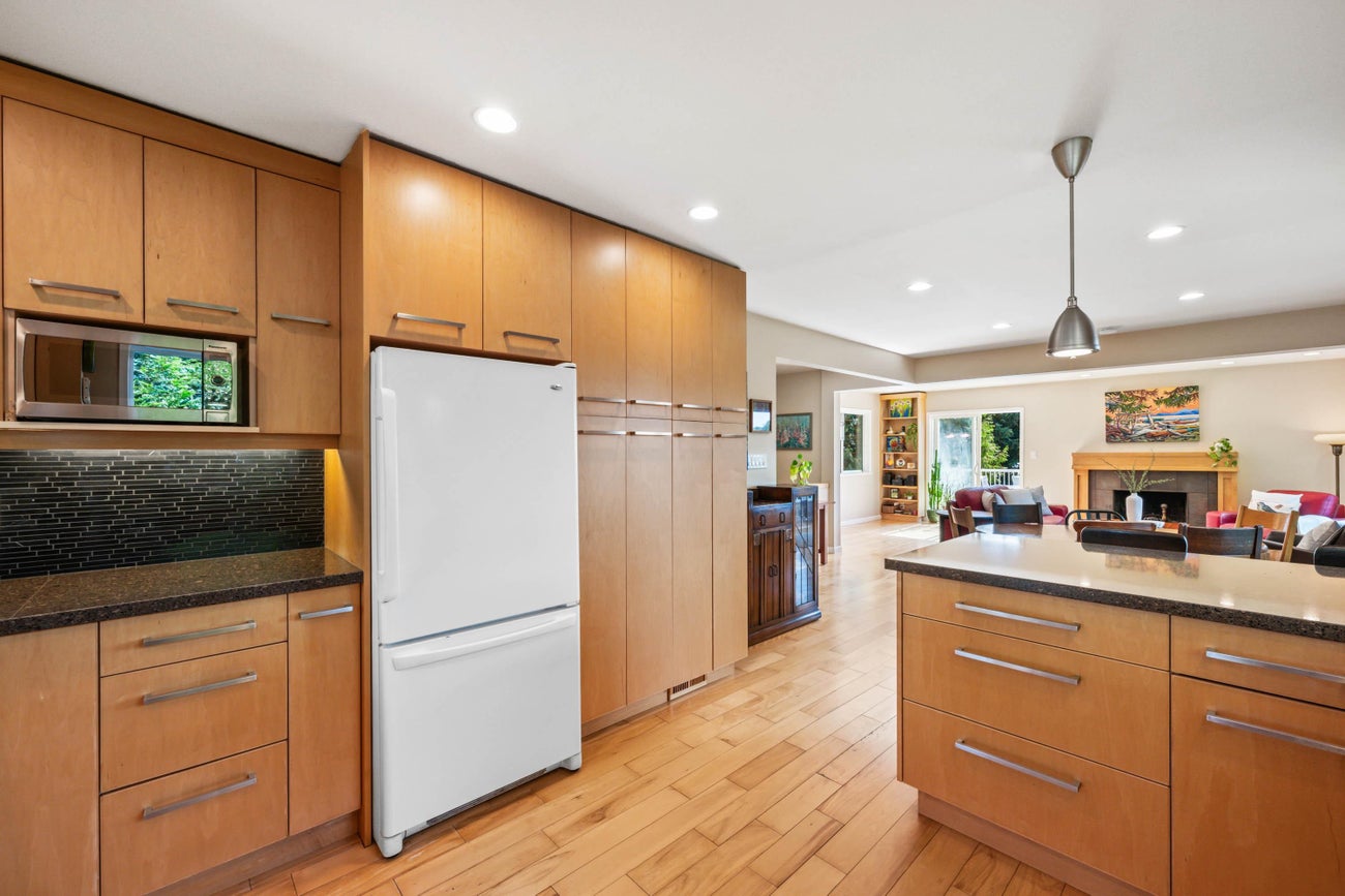 935 Stardale Avenue - Coquitlam West Single Family Residence for Sale, 4 Bedrooms (R3093884)# - 10