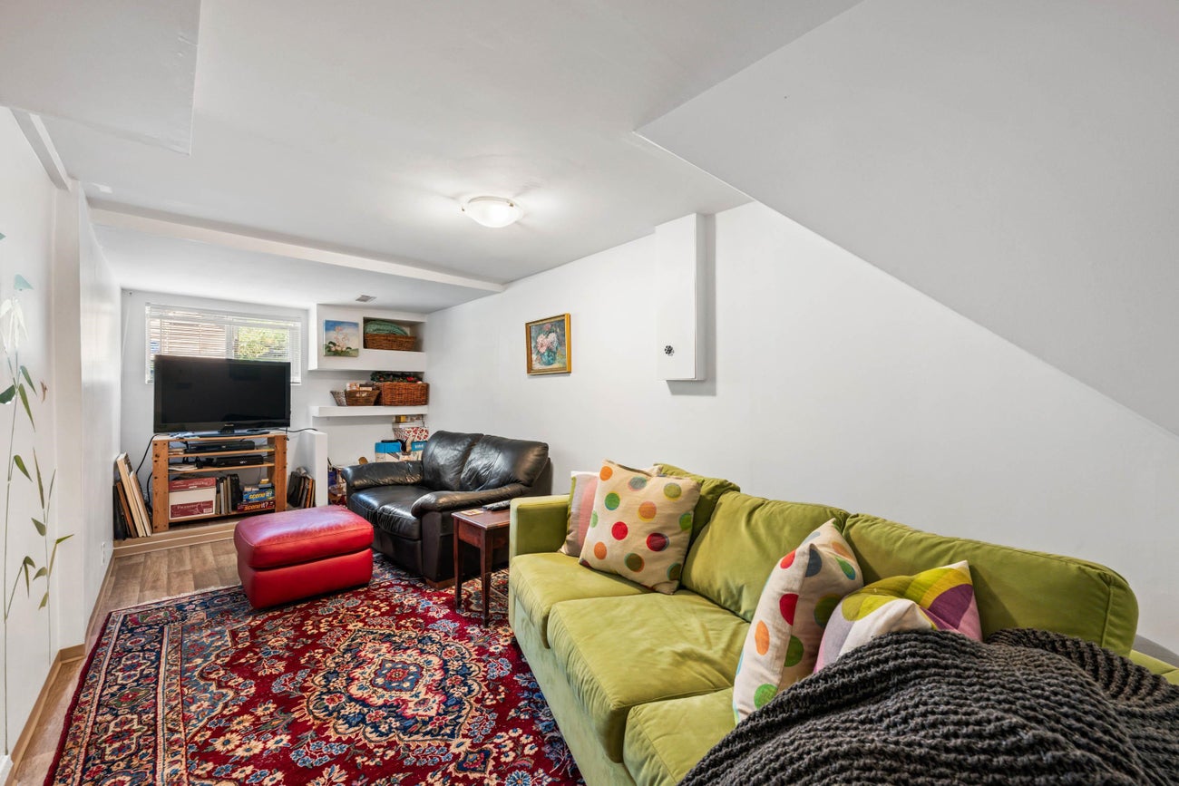 935 Stardale Avenue - Coquitlam West Single Family Residence for Sale, 4 Bedrooms (R3093884)# - 19