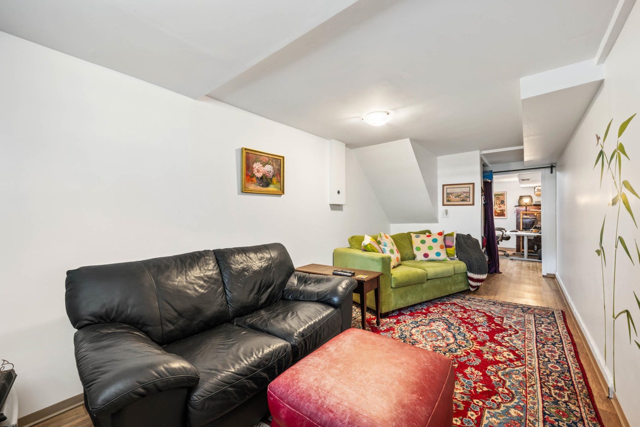 935 Stardale Avenue - Coquitlam West Single Family Residence for Sale, 4 Bedrooms (R3093884)# - 20