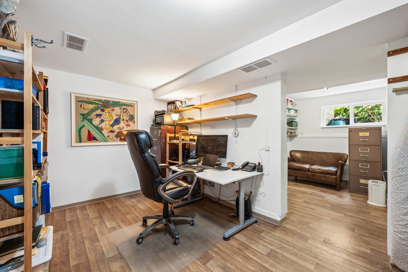 935 Stardale Avenue - Coquitlam West Single Family Residence for Sale, 4 Bedrooms (R3093884)# - 21