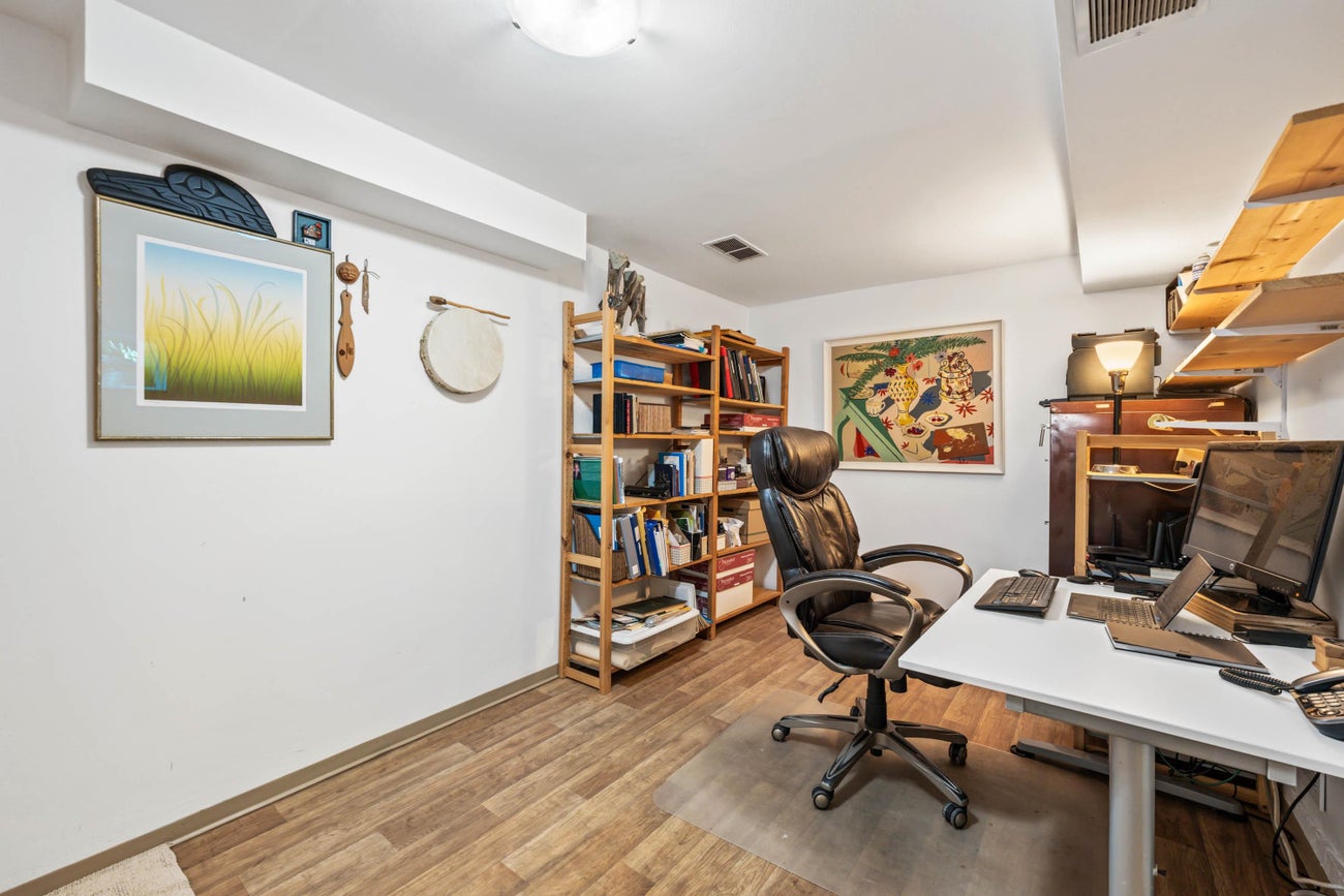 935 Stardale Avenue - Coquitlam West Single Family Residence for Sale, 4 Bedrooms (R3093884)# - 22