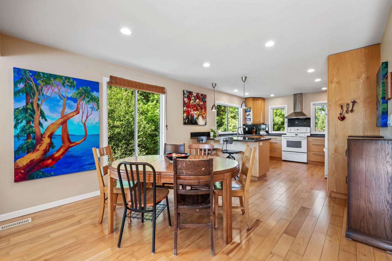 935 Stardale Avenue - Coquitlam West Single Family Residence for Sale, 4 Bedrooms (R3093884)# - 2