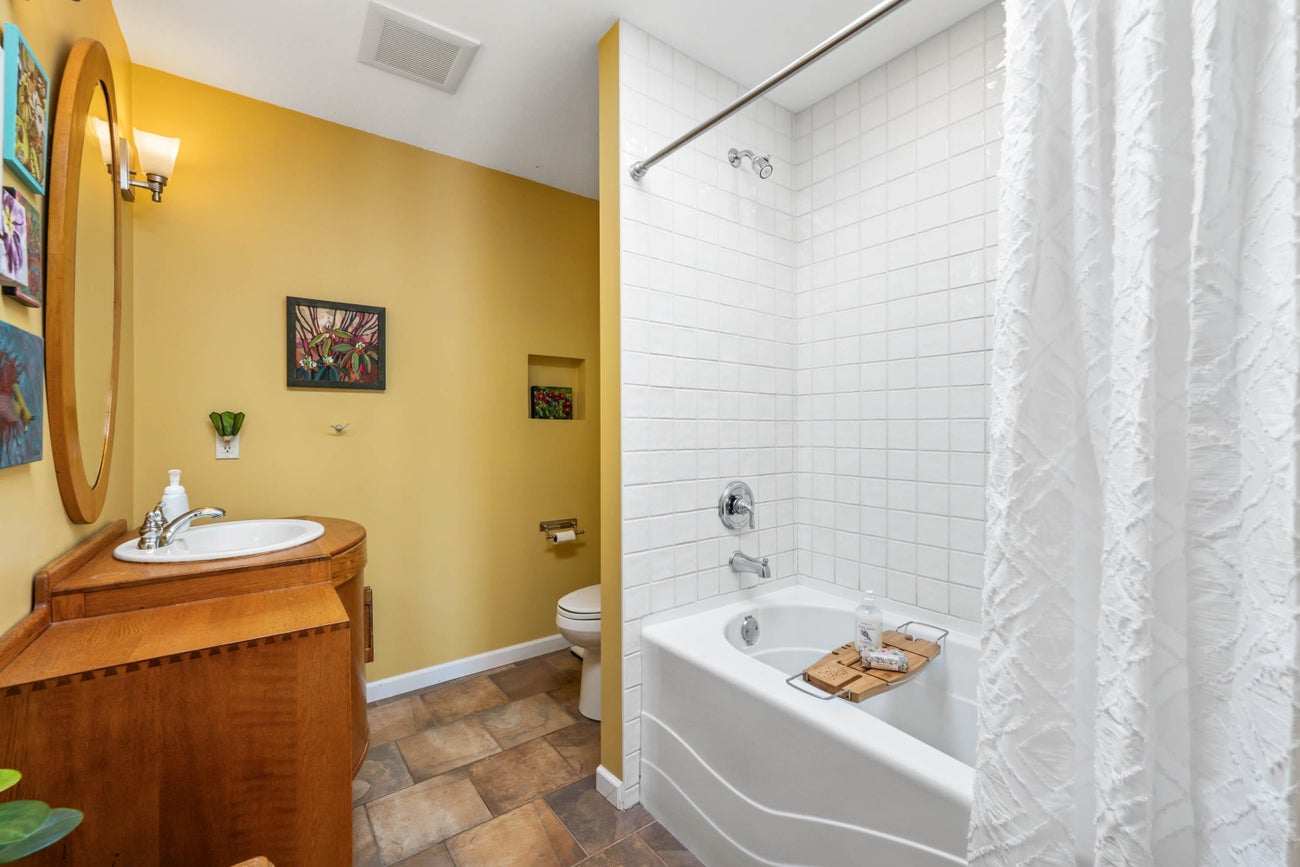 935 Stardale Avenue - Coquitlam West Single Family Residence for Sale, 4 Bedrooms (R3093884)# - 32