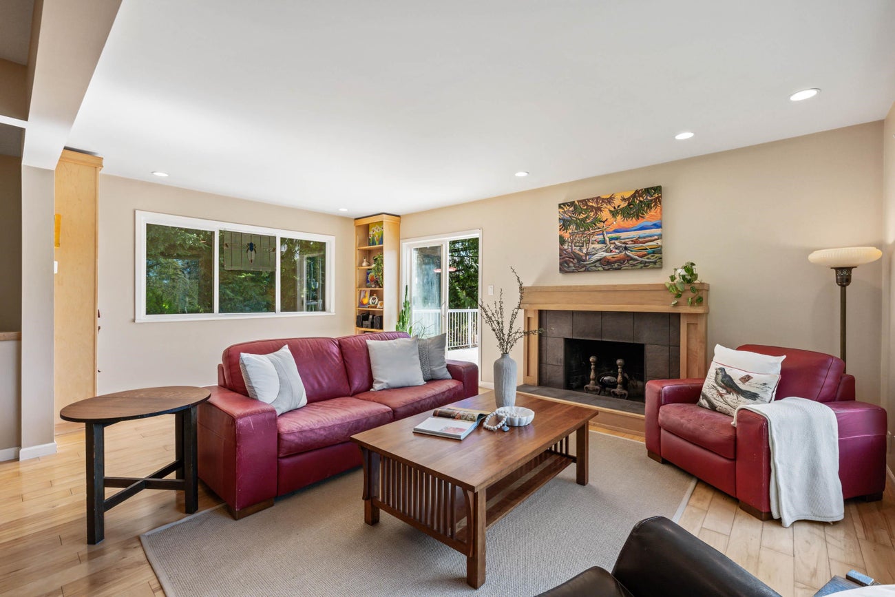 935 Stardale Avenue - Coquitlam West Single Family Residence for Sale, 4 Bedrooms (R3093884)# - 5