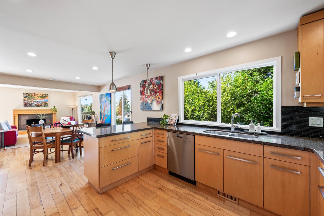 935 Stardale Avenue - Coquitlam West Single Family Residence for Sale, 4 Bedrooms (R3093884)# - 9