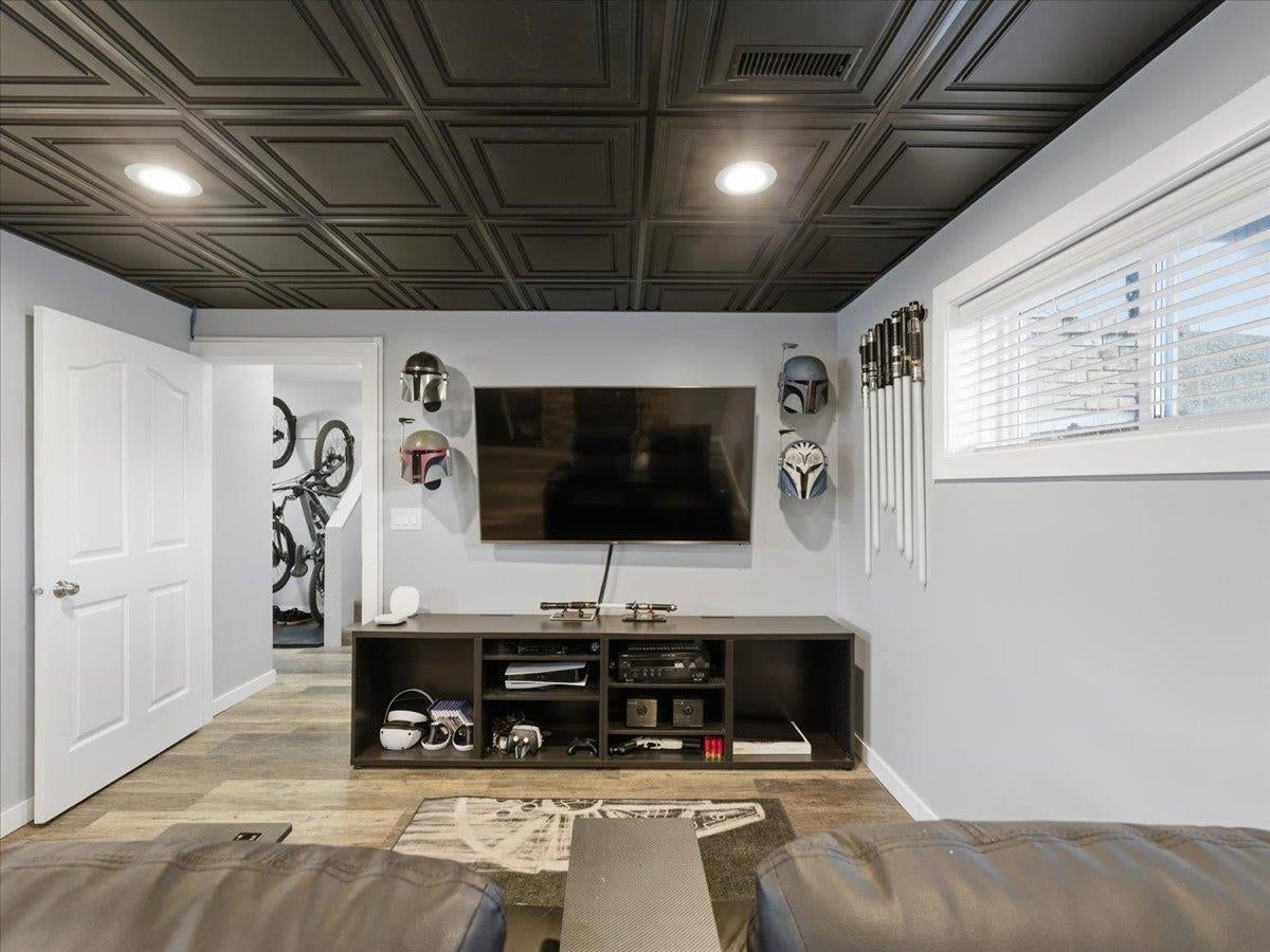 385 Hickey Drive - Coquitlam East Single Family Residence for Sale, 5 Bedrooms (R3094640)# - 29