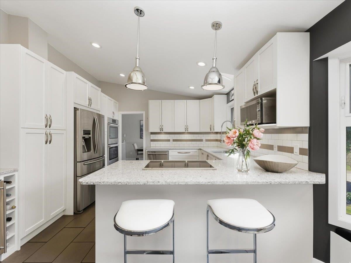 385 Hickey Drive - Coquitlam East Single Family Residence for Sale, 5 Bedrooms (R3094640)# - 4