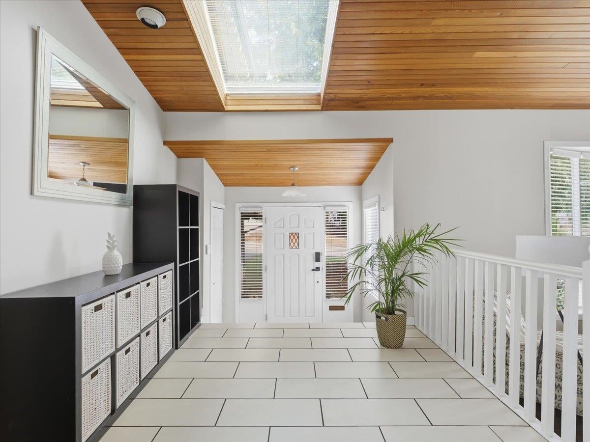 385 Hickey Drive - Coquitlam East Single Family Residence for Sale, 5 Bedrooms (R3094640)# - 9