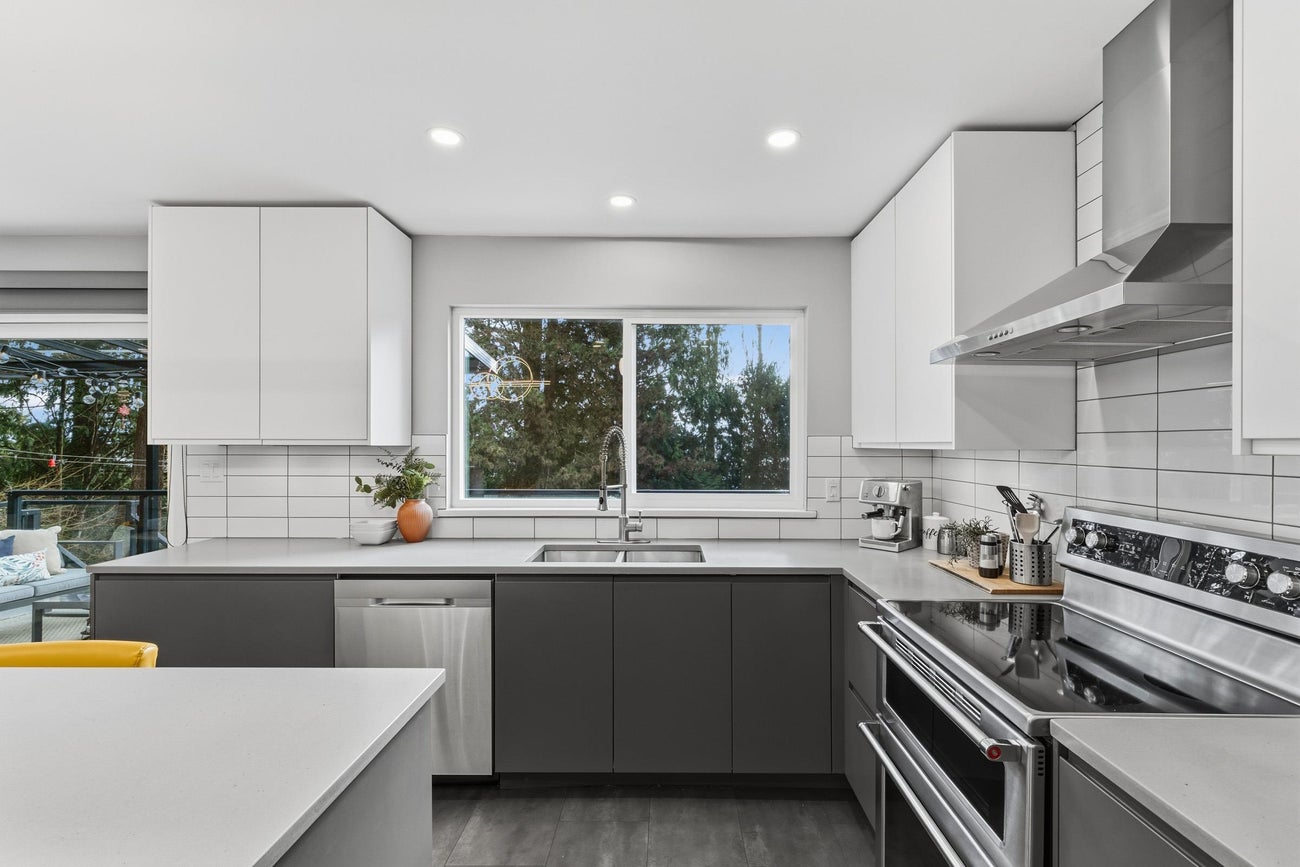 363 Dartmoor Drive - Coquitlam East Single Family Residence for Sale, 5 Bedrooms (R3094915)# - 9