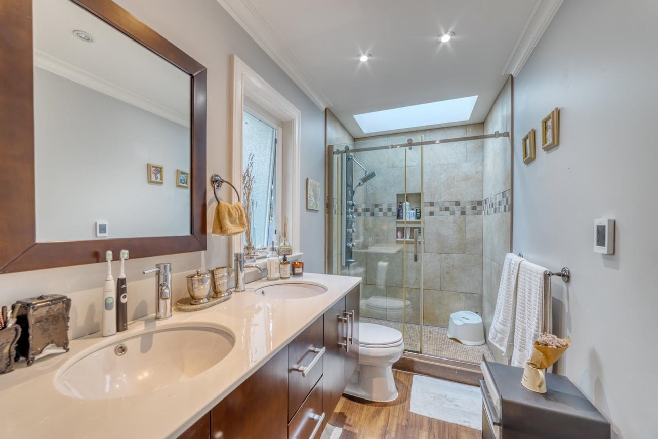 990 Kinsac Street - Coquitlam West Single Family Residence for Sale, 5 Bedrooms (R3095340)# - 14