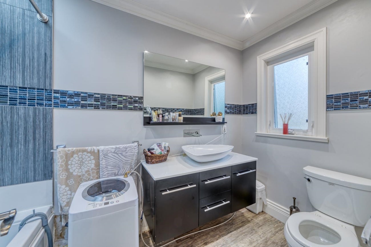 990 Kinsac Street - Coquitlam West Single Family Residence for Sale, 5 Bedrooms (R3095340)# - 17