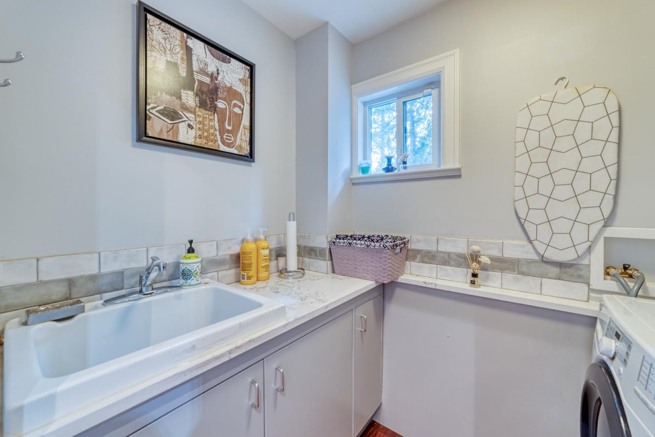 990 Kinsac Street - Coquitlam West Single Family Residence for Sale, 5 Bedrooms (R3095340)# - 21