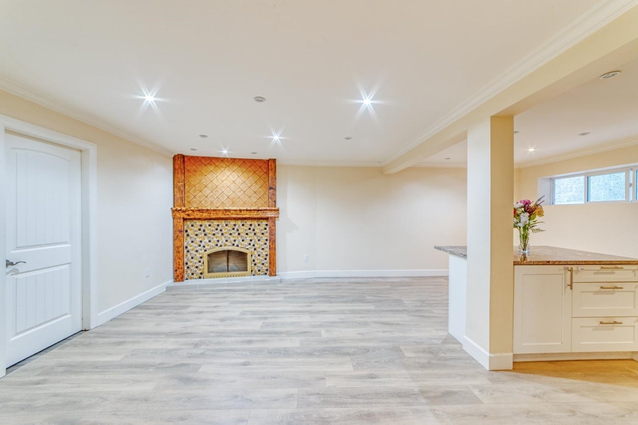 990 Kinsac Street - Coquitlam West Single Family Residence for Sale, 5 Bedrooms (R3095340)# - 28