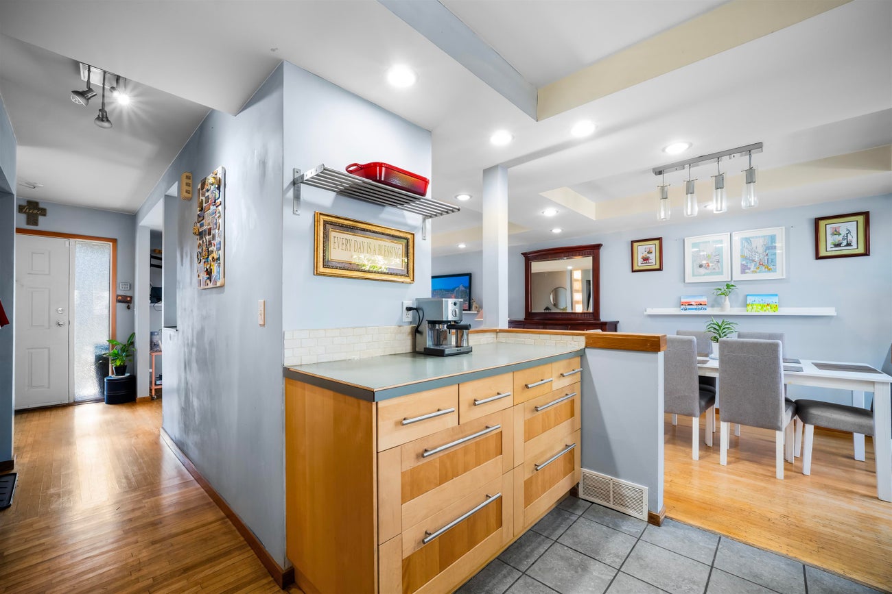 521 Brookmere Avenue - Coquitlam West Single Family Residence for Sale, 5 Bedrooms (R3097578)# - 10