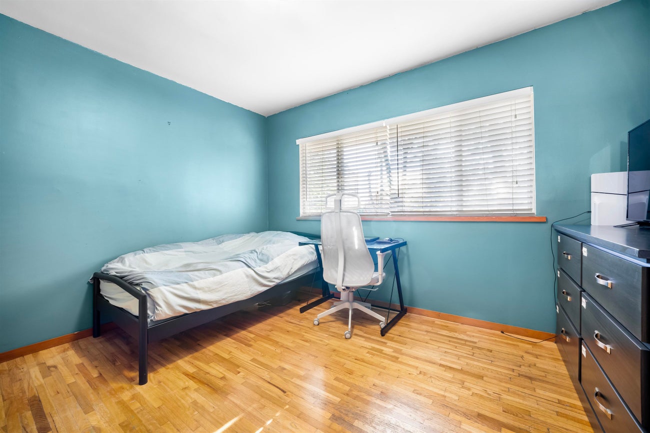 521 Brookmere Avenue - Coquitlam West Single Family Residence for Sale, 5 Bedrooms (R3097578)# - 12