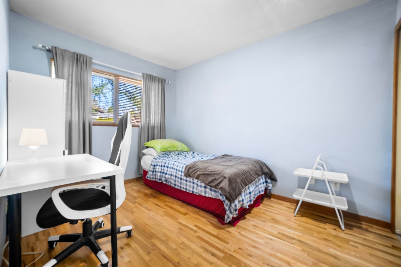 521 Brookmere Avenue - Coquitlam West Single Family Residence for Sale, 5 Bedrooms (R3097578)# - 14