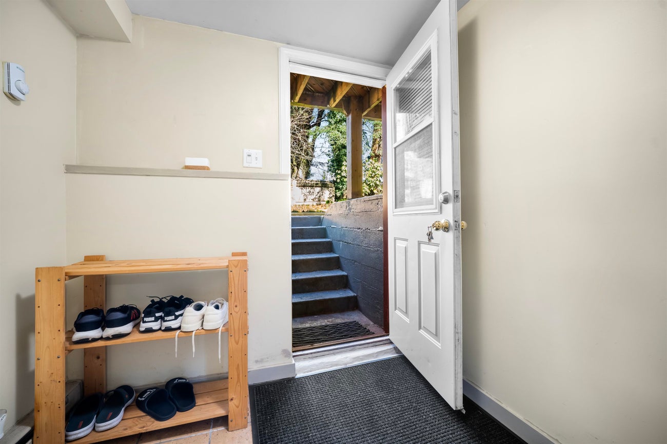 521 Brookmere Avenue - Coquitlam West Single Family Residence for Sale, 5 Bedrooms (R3097578)# - 19