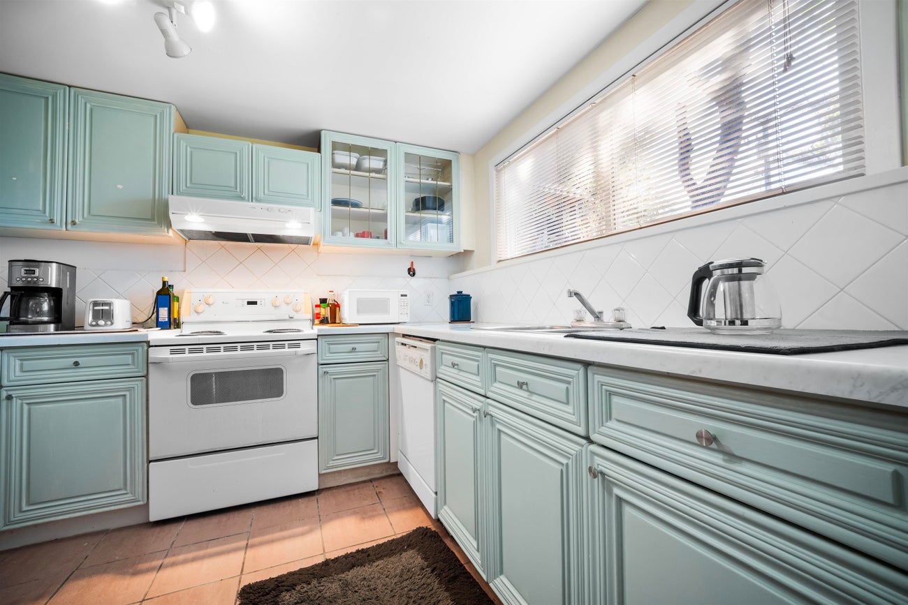 521 Brookmere Avenue - Coquitlam West Single Family Residence for Sale, 5 Bedrooms (R3097578)# - 21