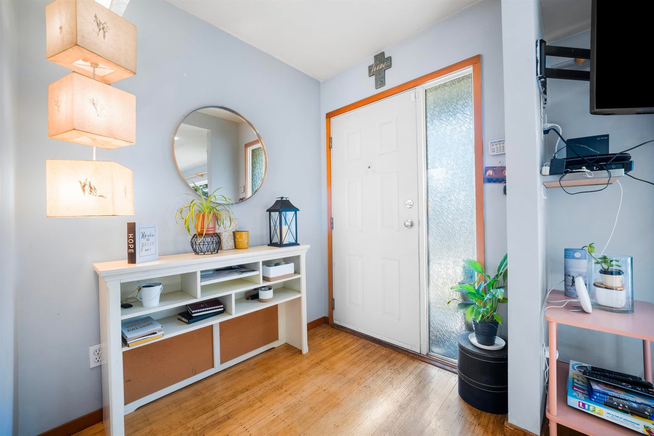 521 Brookmere Avenue - Coquitlam West Single Family Residence for Sale, 5 Bedrooms (R3097578)# - 3