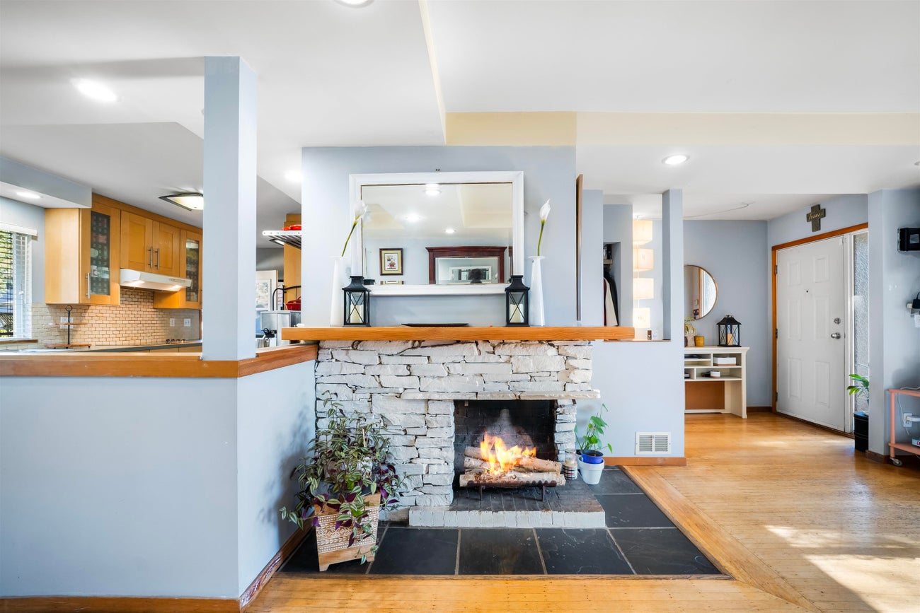 521 Brookmere Avenue - Coquitlam West Single Family Residence for Sale, 5 Bedrooms (R3097578)# - 6