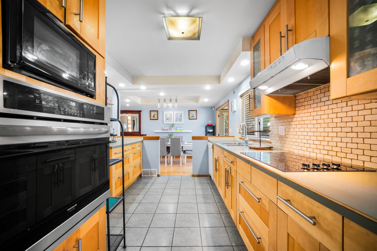 521 Brookmere Avenue - Coquitlam West Single Family Residence for Sale, 5 Bedrooms (R3097578)# - 9