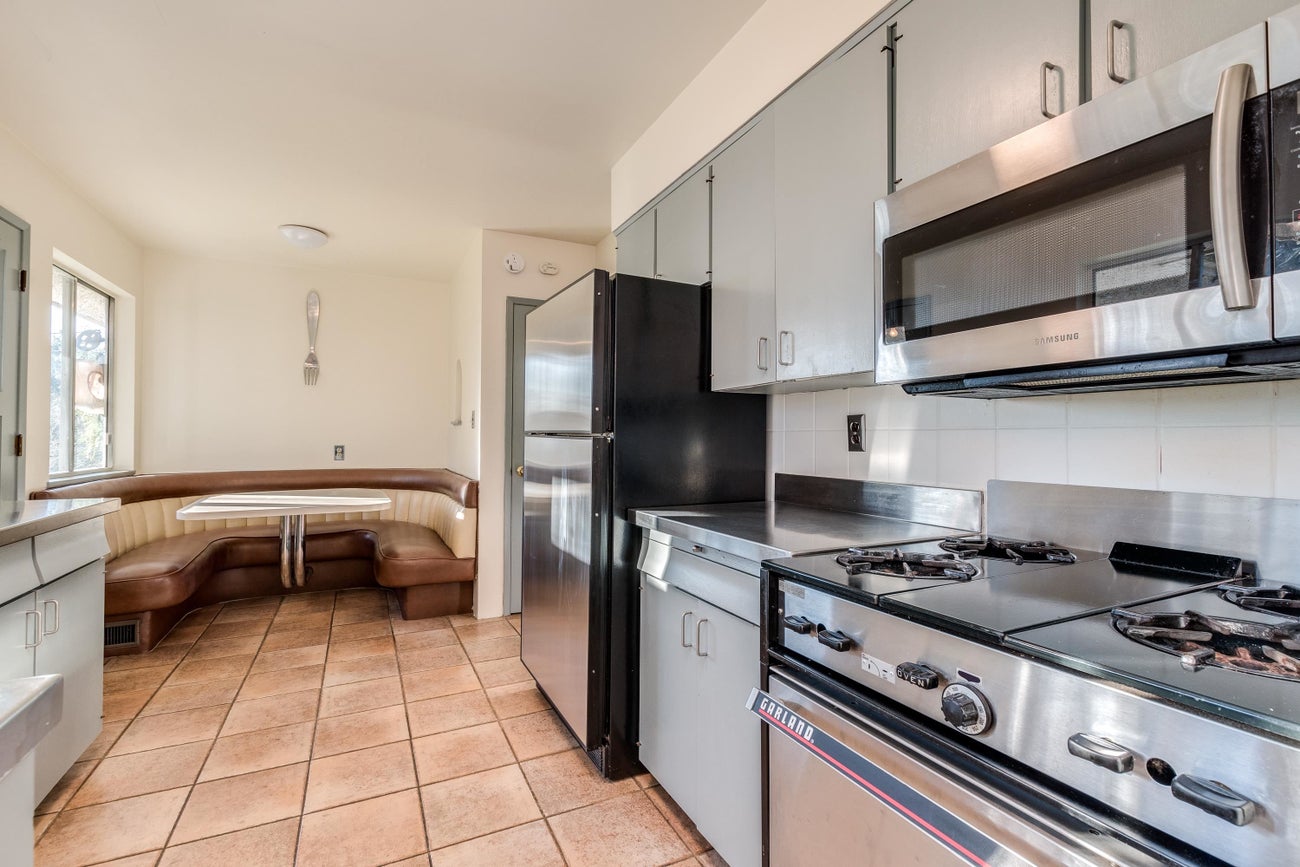 7046 Hillview Street - Government Road Single Family Residence for Sale, 4 Bedrooms (R3097587)# - 7