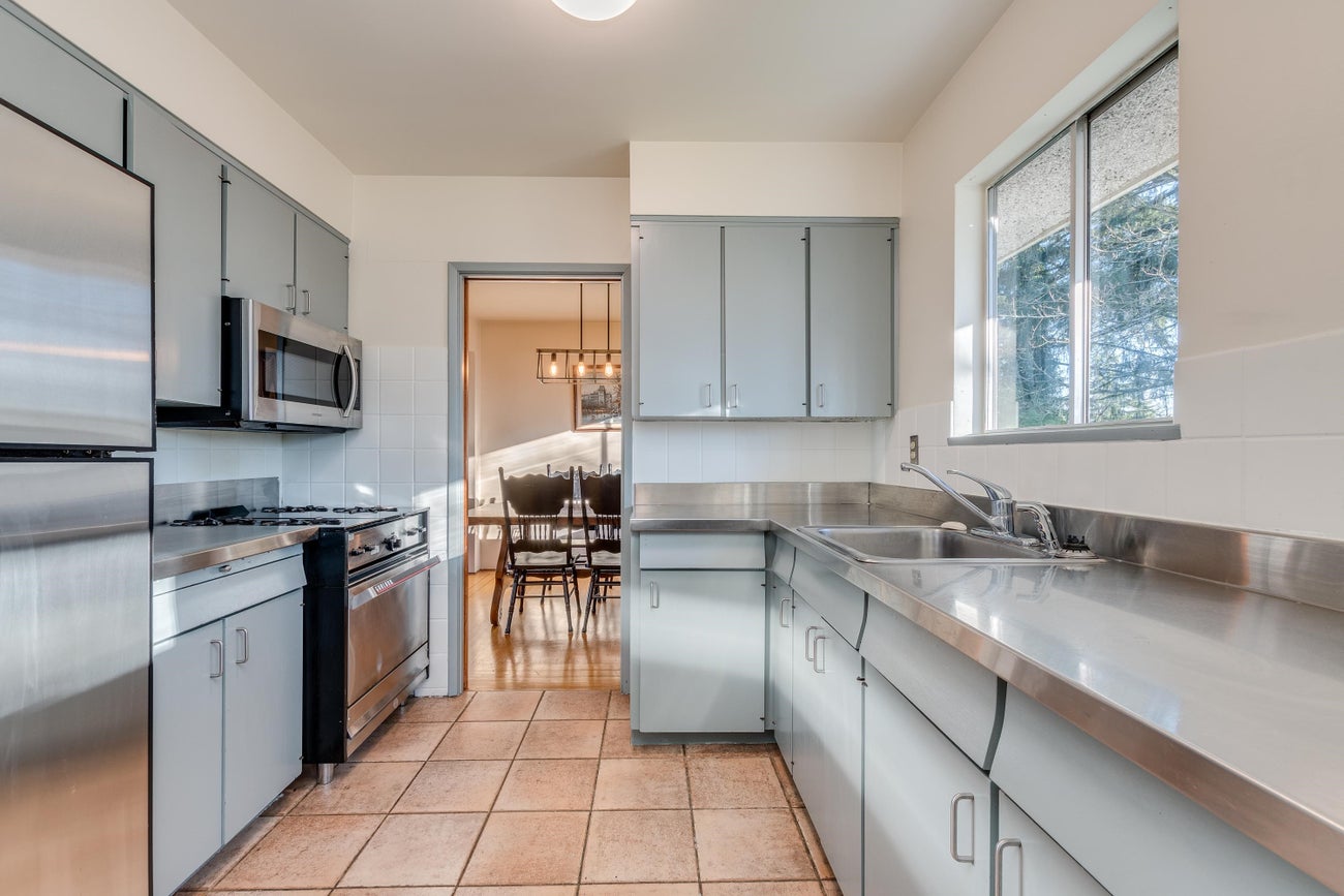 7046 Hillview Street - Government Road Single Family Residence for Sale, 4 Bedrooms (R3097587)# - 8