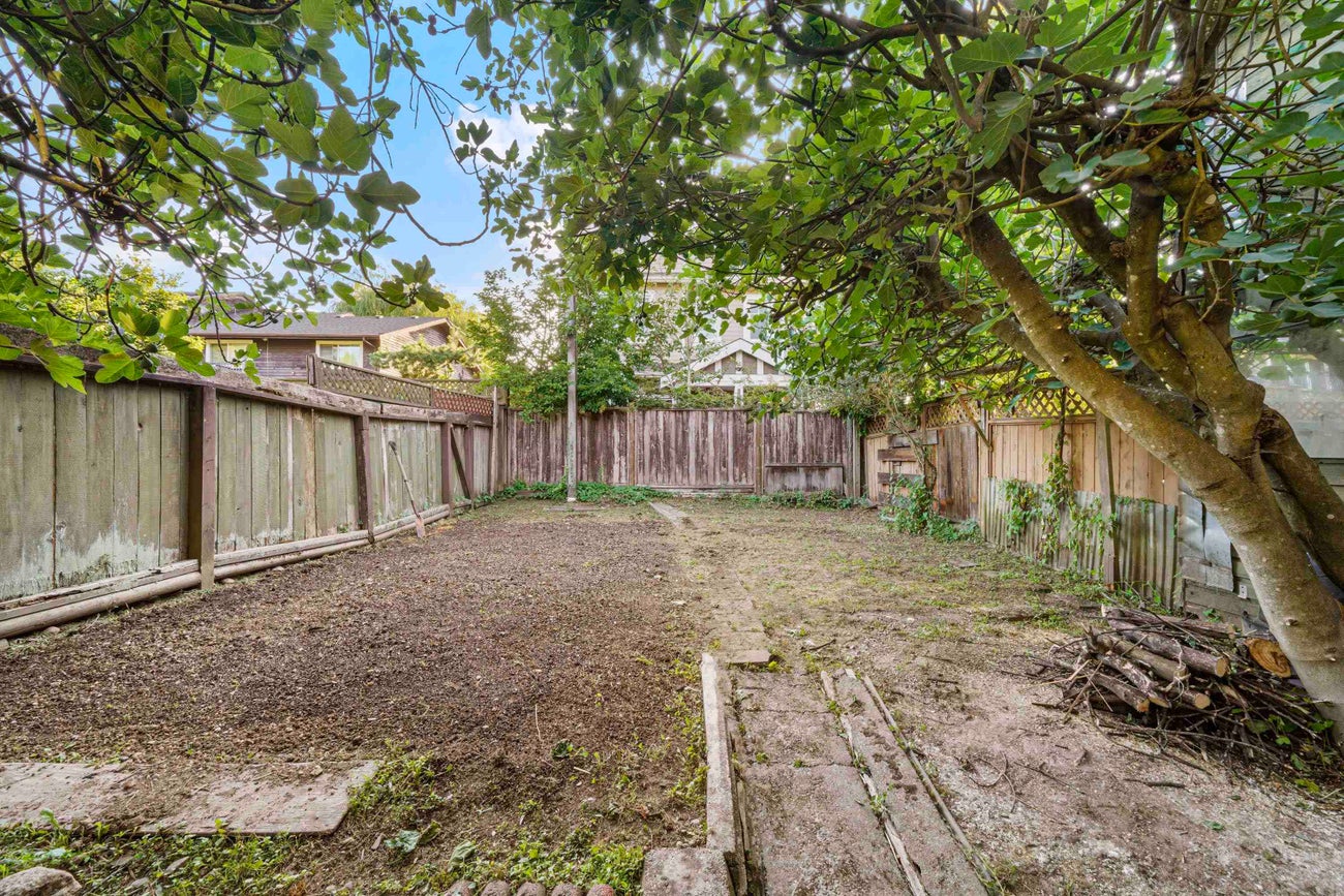 567 Clare Avenue - Sperling-Duthie Other for Sale, 3 Bedrooms (R3097716)# - 3