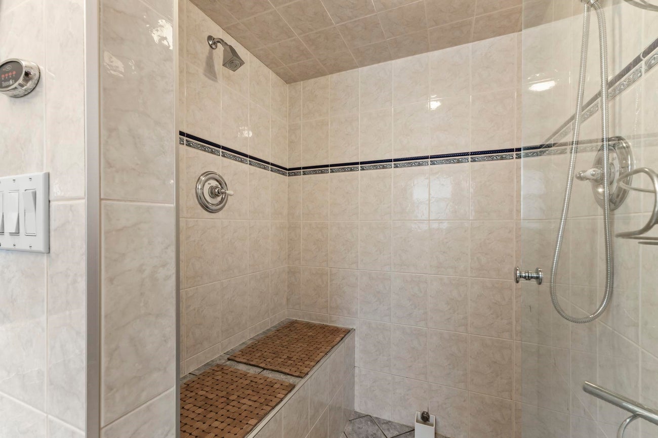 317 Gloucester Court - Coquitlam East Single Family Residence for Sale, 4 Bedrooms (R3097866)# - 17