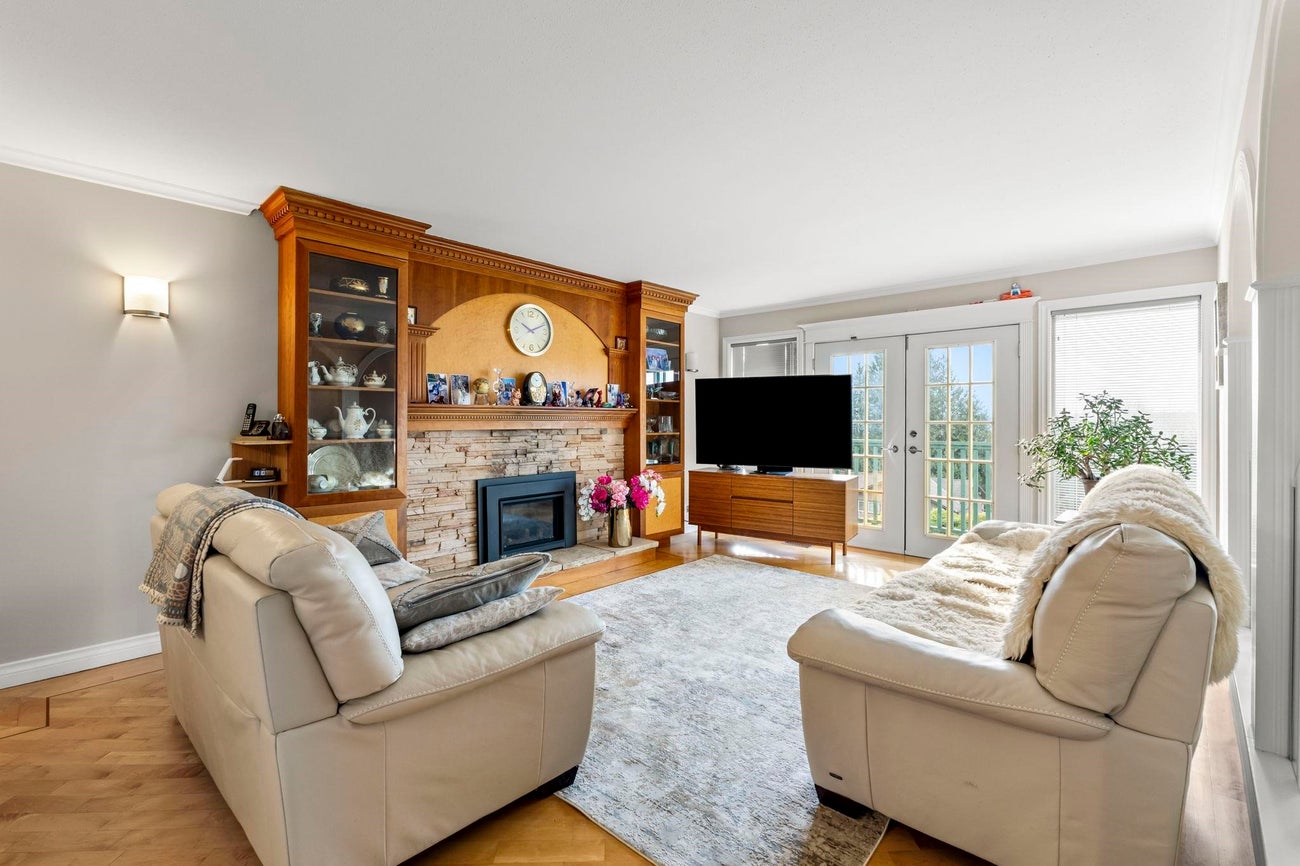 317 Gloucester Court - Coquitlam East Single Family Residence for Sale, 4 Bedrooms (R3097866)# - 4