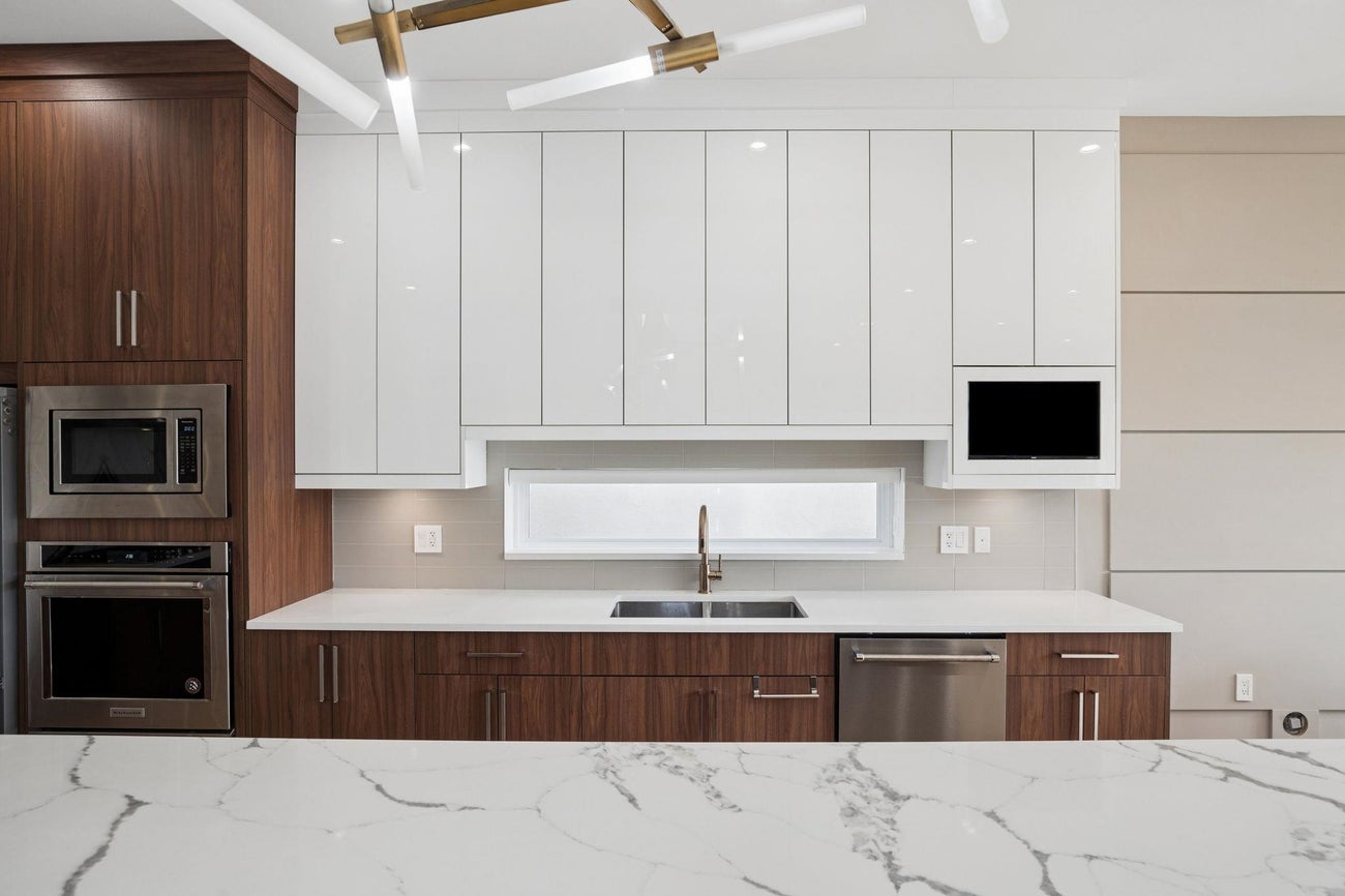 1202A Hammond Avenue - Maillardville Single Family Residence for Sale, 7 Bedrooms (R3099267)# - 7