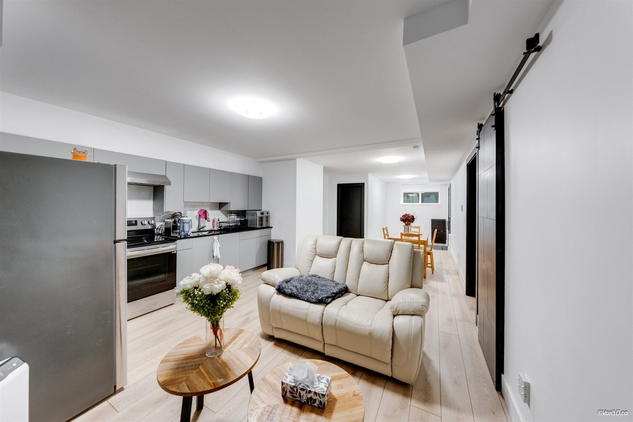 710 Ivy Avenue - Coquitlam West Single Family Residence for Sale, 7 Bedrooms (R3099978)# - 17