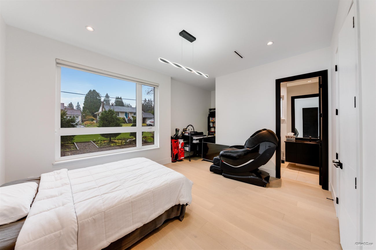 710 Ivy Avenue - Coquitlam West Single Family Residence for Sale, 7 Bedrooms (R3099978)# - 26