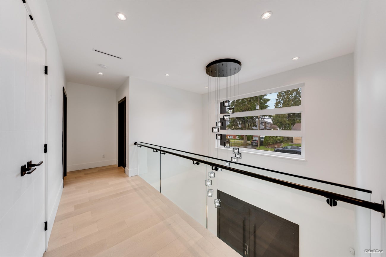 710 Ivy Avenue - Coquitlam West Single Family Residence for Sale, 7 Bedrooms (R3099978)# - 33