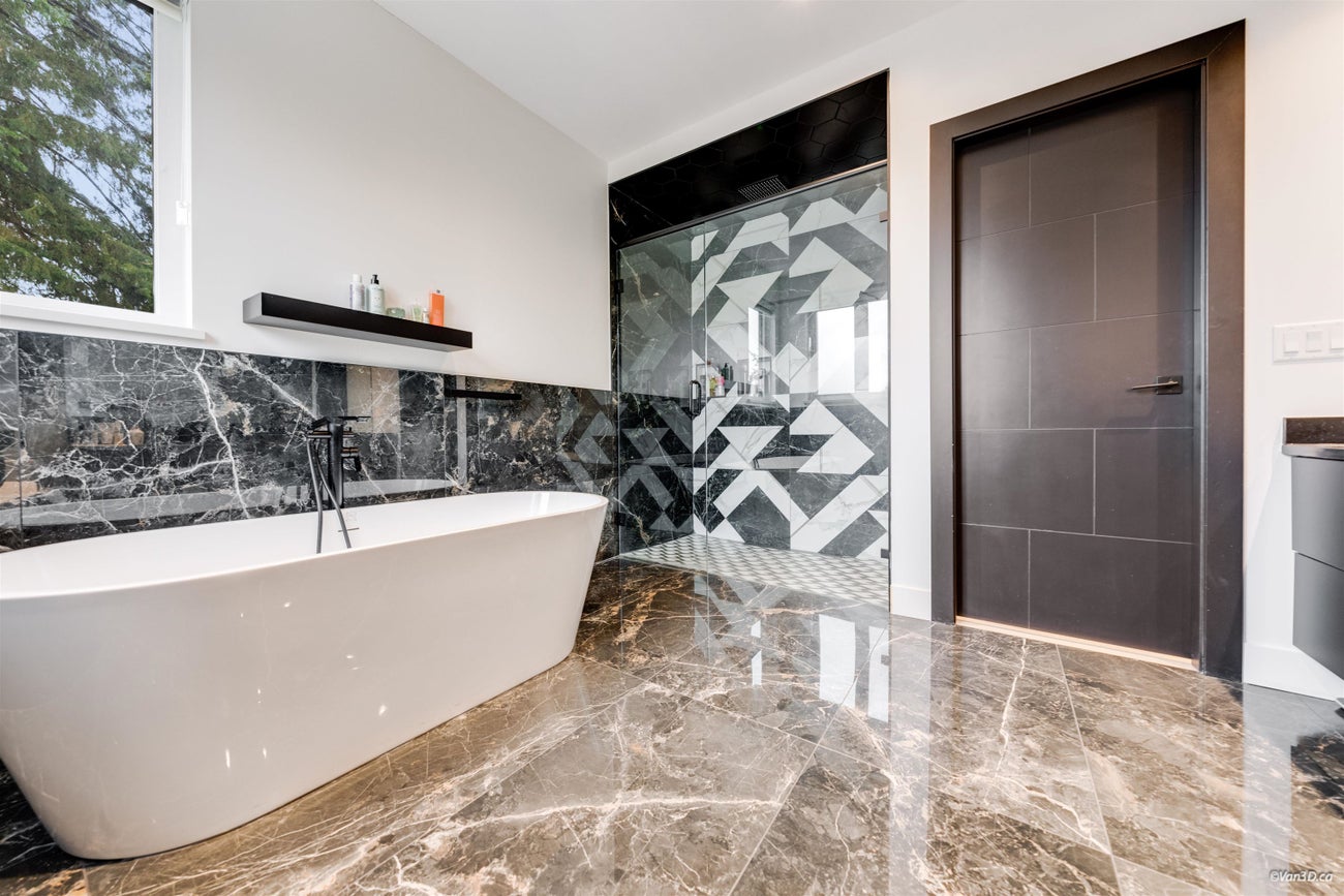 710 Ivy Avenue - Coquitlam West Single Family Residence for Sale, 7 Bedrooms (R3099978)# - 34