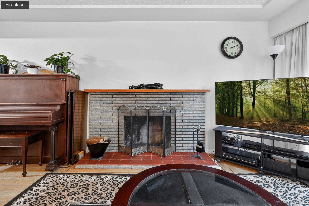 2120 Como Lake Avenue - Central Coquitlam Single Family Residence for Sale, 5 Bedrooms (R3100936)# - 9