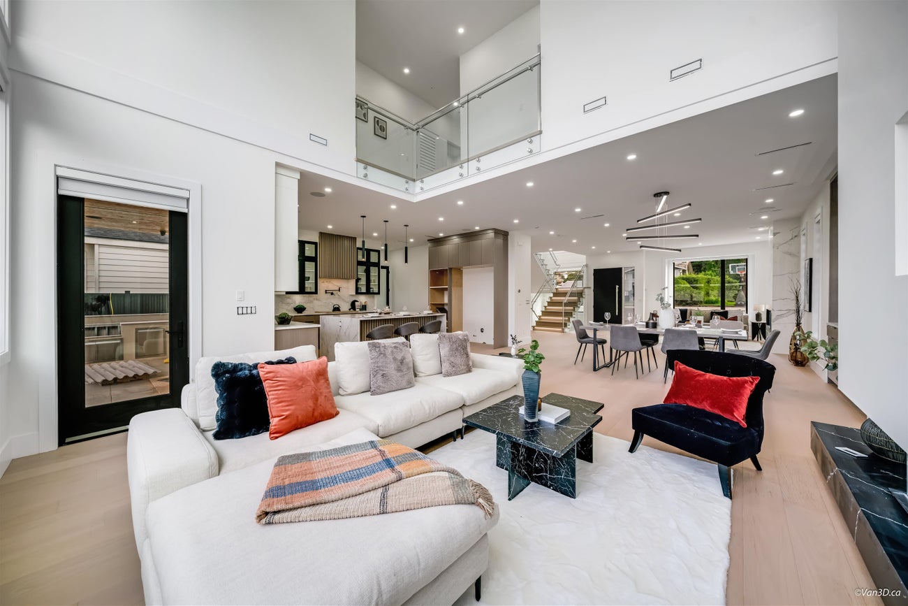 819 Cornell Avenue - Coquitlam West Single Family Residence for Sale, 8 Bedrooms (R3101335)# - 2