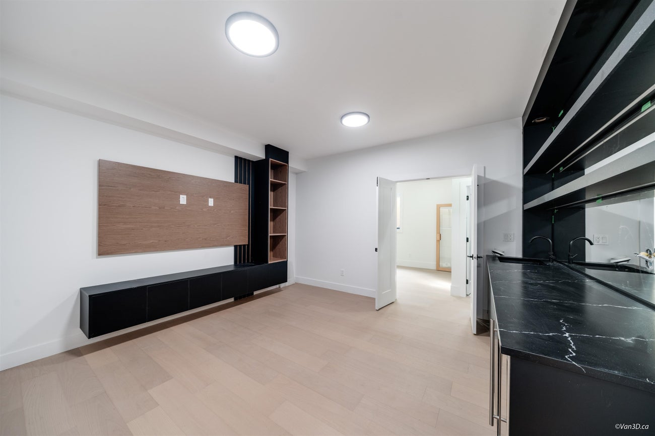 817 Cornell Avenue - Coquitlam West Single Family Residence for Sale, 8 Bedrooms (R3101336)# - 19