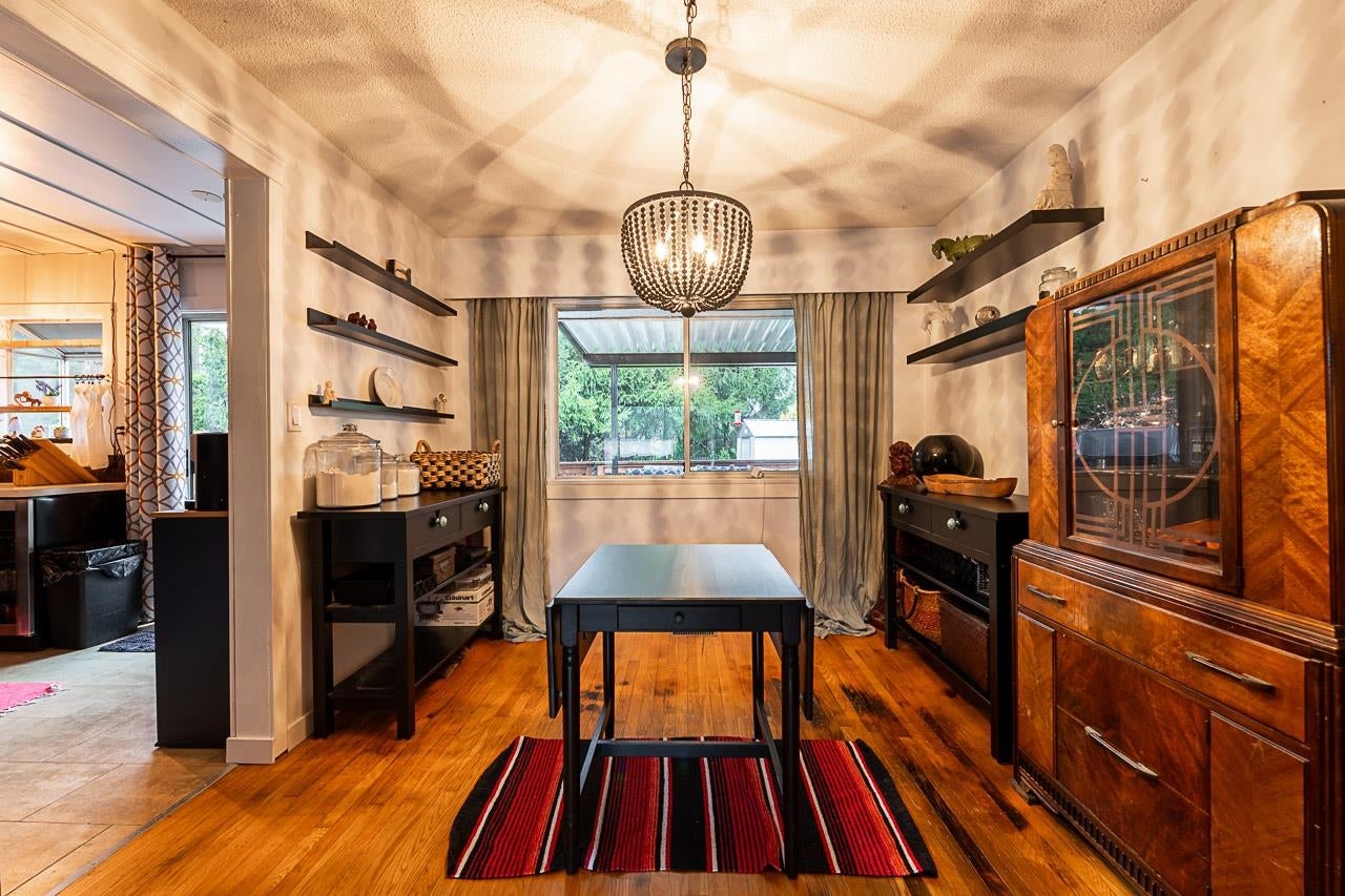 635 Midvale Street - Central Coquitlam Single Family Residence for Sale, 5 Bedrooms (R3102167)# - 1