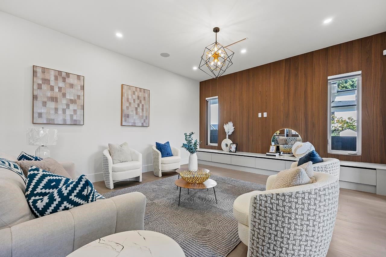 687 Folsom Street - Central Coquitlam Single Family Residence for Sale, 7 Bedrooms (R3103033)# - 17 687 Folsom Street - Central Coquitlam Single Family Residence for Sale, 7 Bedrooms (R3103033)# - 17