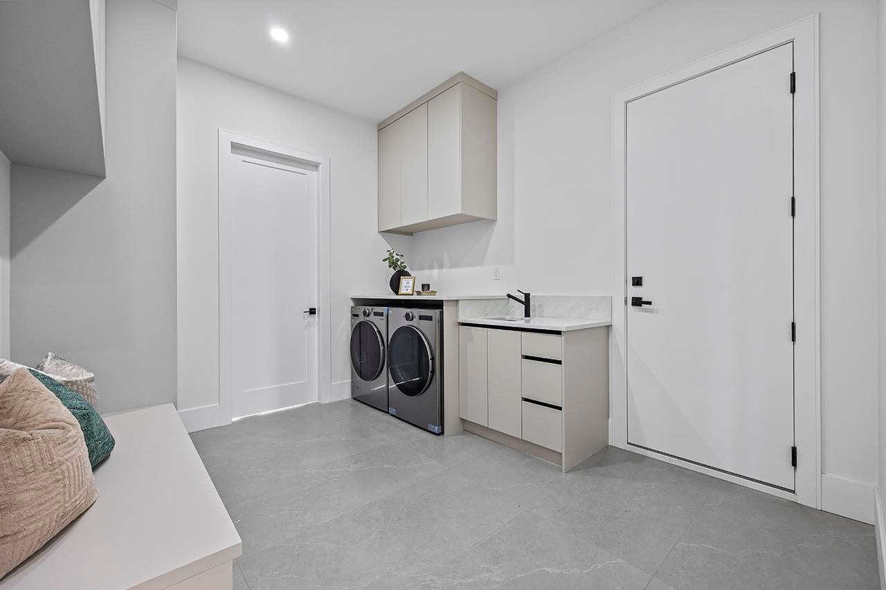 687 Folsom Street - Central Coquitlam Single Family Residence for Sale, 7 Bedrooms (R3103033)# - 22 687 Folsom Street - Central Coquitlam Single Family Residence for Sale, 7 Bedrooms (R3103033)# - 22