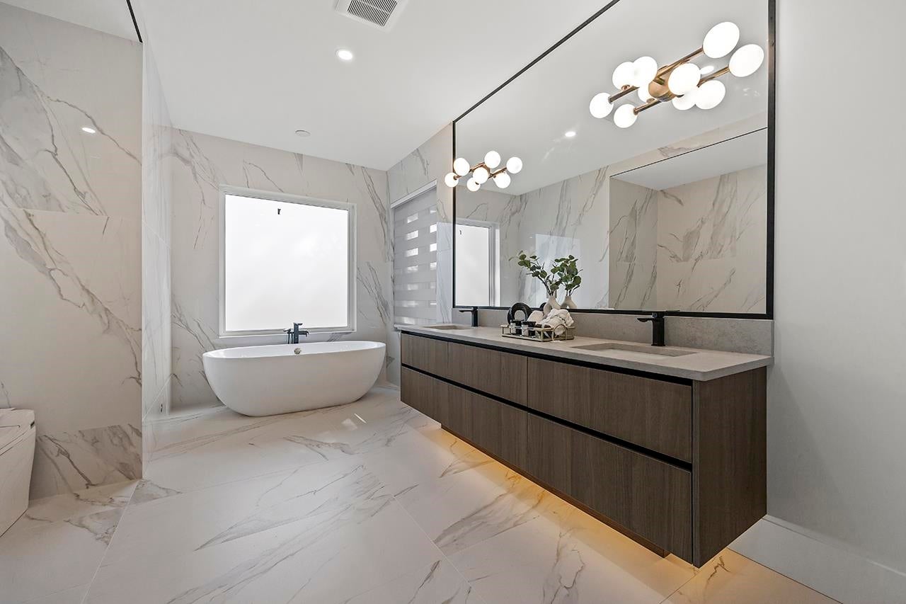 687 Folsom Street - Central Coquitlam Single Family Residence for Sale, 7 Bedrooms (R3103033)# - 27 687 Folsom Street - Central Coquitlam Single Family Residence for Sale, 7 Bedrooms (R3103033)# - 27