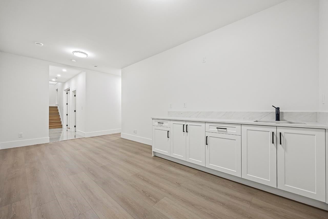 687 Folsom Street - Central Coquitlam Single Family Residence for Sale, 7 Bedrooms (R3103033)# - 37 687 Folsom Street - Central Coquitlam Single Family Residence for Sale, 7 Bedrooms (R3103033)# - 37