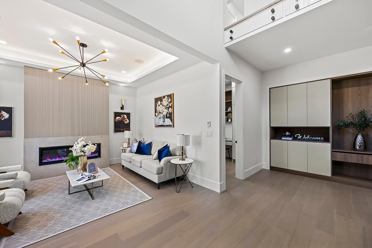 687 Folsom Street - Central Coquitlam Single Family Residence for Sale, 7 Bedrooms (R3103033)# - 7 687 Folsom Street - Central Coquitlam Single Family Residence for Sale, 7 Bedrooms (R3103033)# - 7