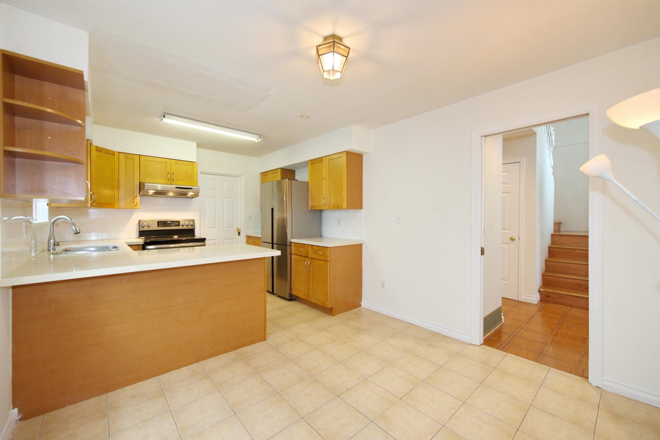 7203 Bridlewood Court - Simon Fraser Univer. Single Family Residence for Sale, 5 Bedrooms (R3104256)# - 5