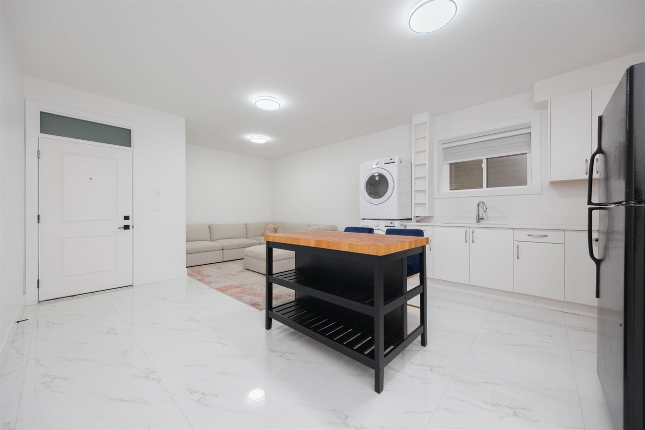 1100 Como Lake Avenue - Central Coquitlam single-family-residence for Sale, 10 Bedrooms (R3104257)# - 31