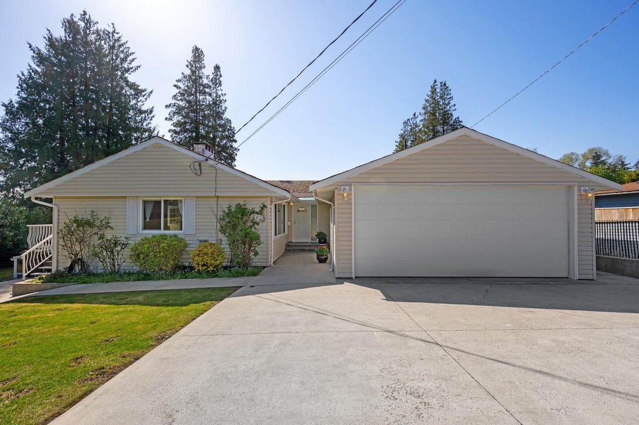 320 Walker Street - Coquitlam West Single Family Residence for Sale, 4 Bedrooms (R3105395)# - 1