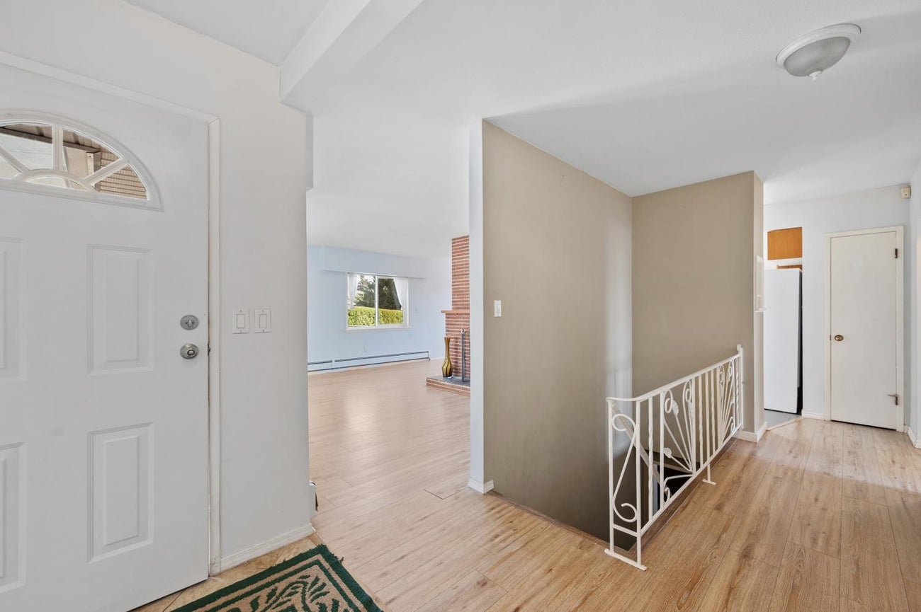 320 Walker Street - Coquitlam West Single Family Residence for Sale, 4 Bedrooms (R3105395)# - 2